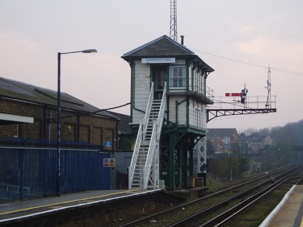 Canterbury East railway station by xabier3007