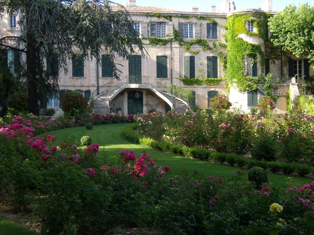 Le château d'Estoublon by Jeanne-Marie Simon-Chapuis