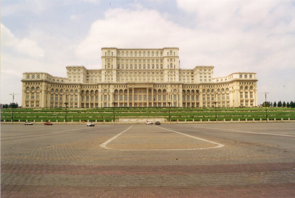 Palacio del Parlamento by Ser Viajero