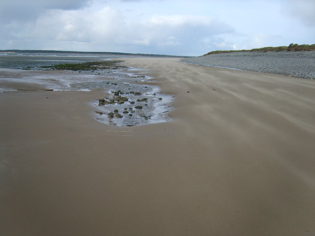 The beach at Dinas by Bigdutchman