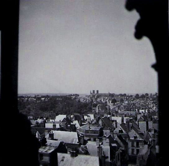 Laon (Frankreich): 1938 Blick vom Turm der Kathedrale in Richtung Abtei St. Martin by dudeyberlin