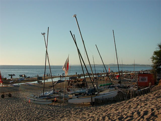 Playa Mansa en verano, mirando hacia Punta Ballena by parselis