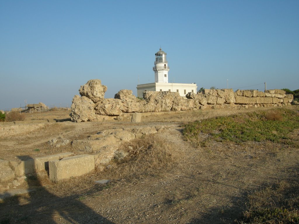 Faro - Capo Colonna by Roberto Forlani