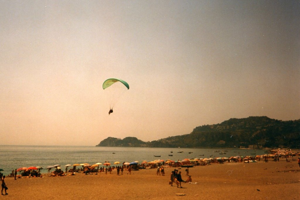 Spiaggia di Letojanni e promontorio di Taormina by cotra