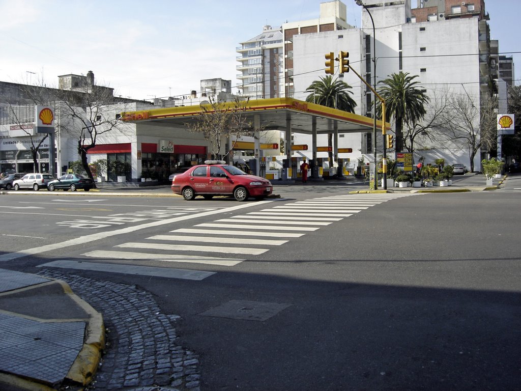 Estacion De Servicio Acassuso by Pablo Gaston Sola