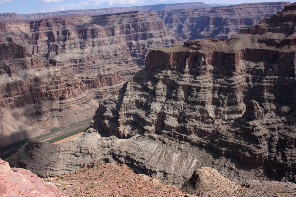 Gran Canyon sightseing. by Robert Lam