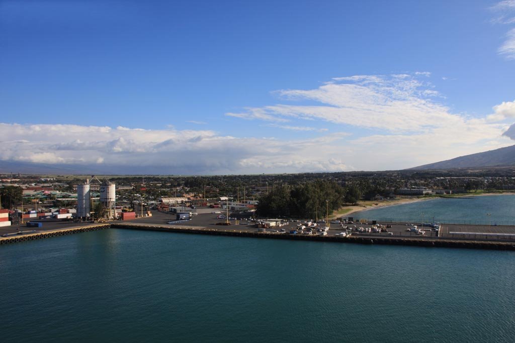 Kahului Harbor by Kaiching Chu