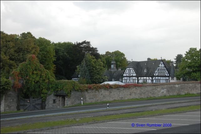 Pferdestall mit Wohnhaus vom Schloß Kronberg by Sven Rumbler