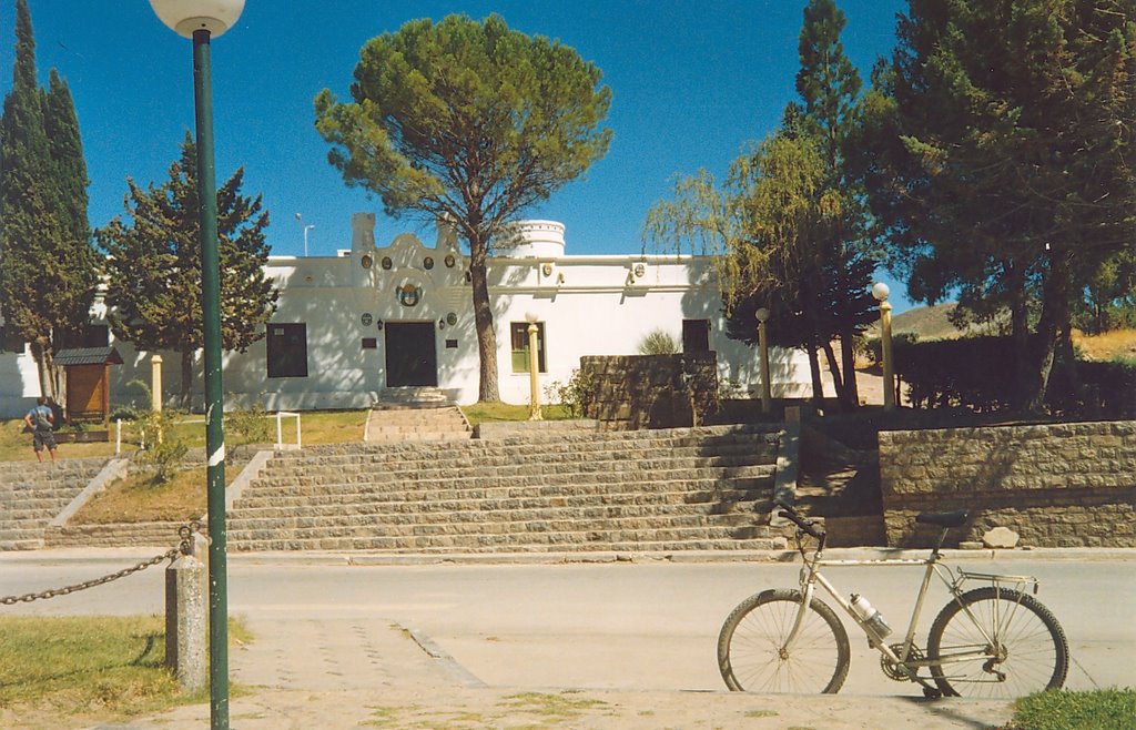 Bici en Chos Malal by DavidNE