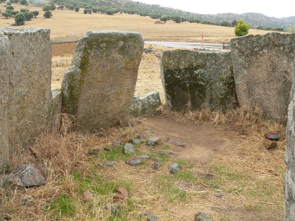 Dolmen en Magacela. by Jose Luis hernandez Zurdo