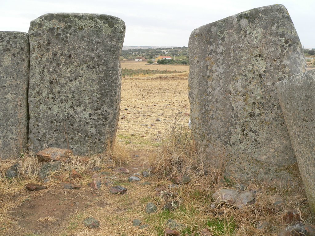 Dolmen en Magacela. by Jose Luis hernandez Zurdo