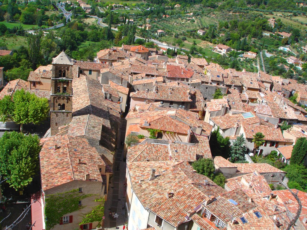 Le village de Moustier Ste. Marie (04) by Lucien Ruth