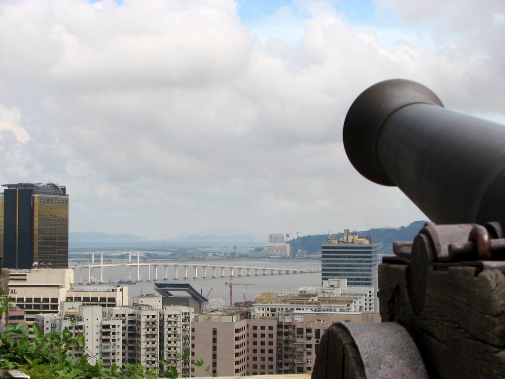 Macau viewed at Guia Fortress –東望洋燈塔遙望澳門 by taipotom123