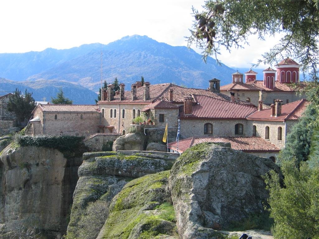 Greekorthodox monastery in Meteora by Fotis Mavrelis