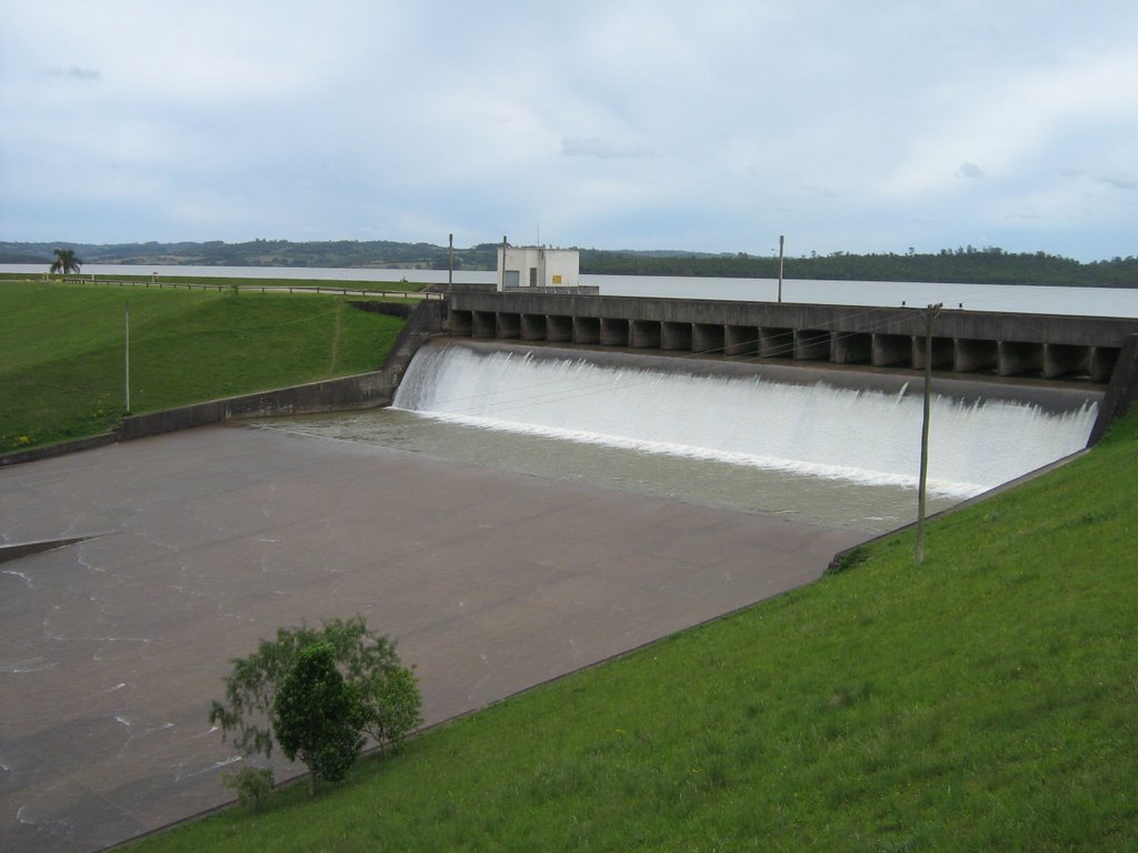 Barragem do Arroio Duro - vertedouro - Camaquã - RS - out/2007 by Henrique de BORBA