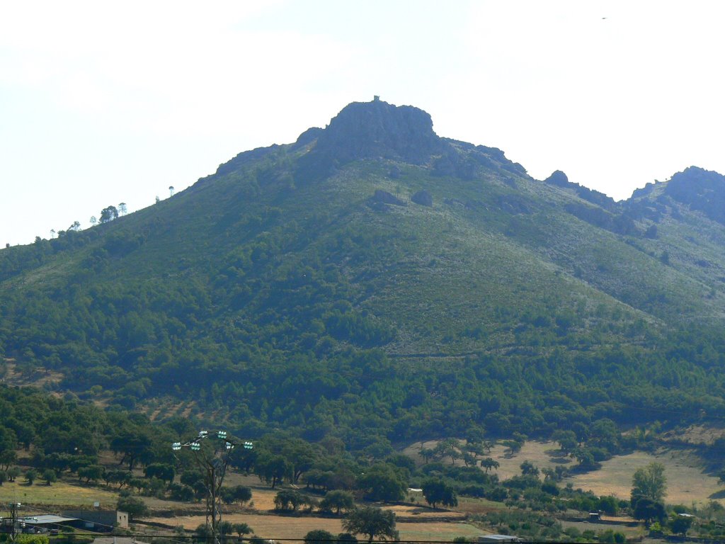 Paisaje próximo a Cañamero by Jose Luis hernandez Zurdo