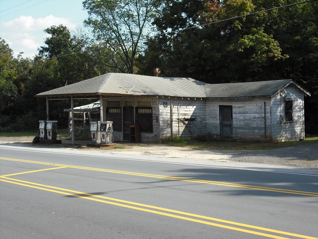 Old gas station by mikeallred