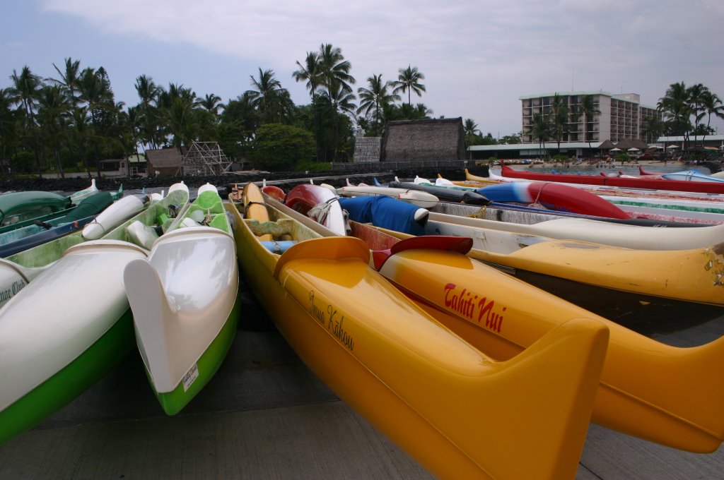 Canoes in Kona by lehokit