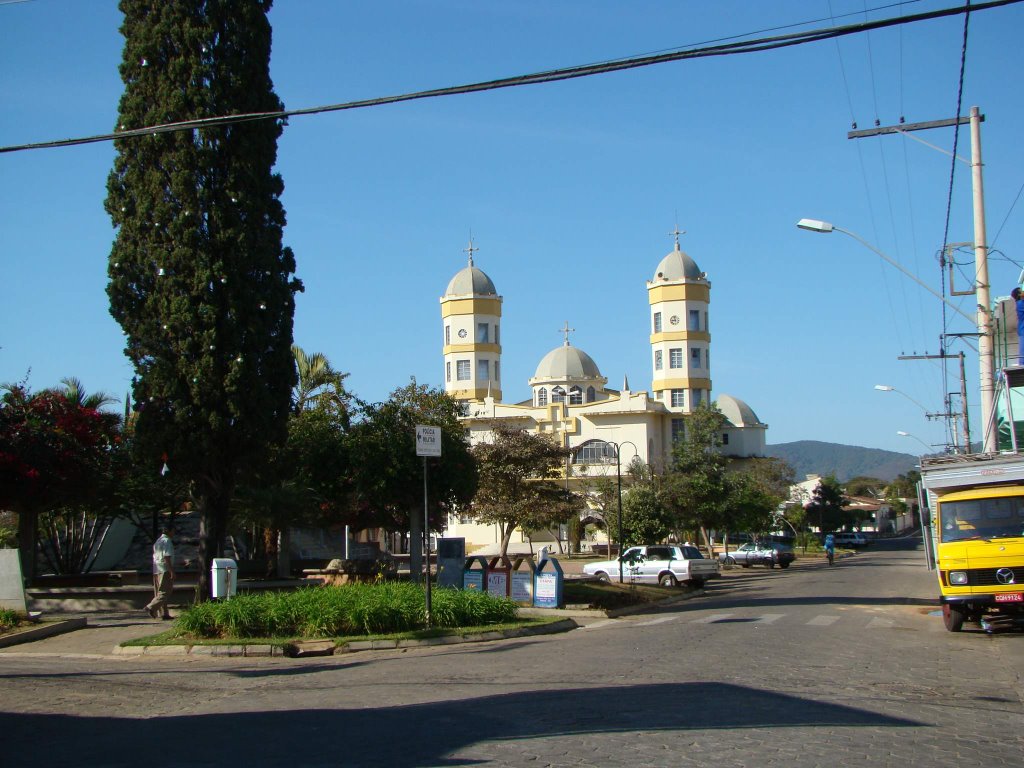 Centro do Gloria (Praça com igreja da matriz) by Alexandre Bonacini