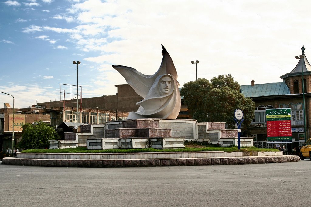 Sanandaj, Enghelab Square, Oct 2008 (میدان انقلاب سنندج) by Yadollah Naghizadeh (یداله نقی زاده)