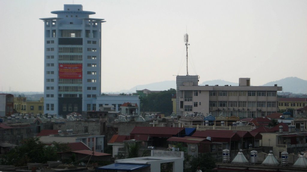 Tòa nhà lớn bỏ hoang, một sự lãng phí quá lớn by Nguyễn Đức Dũng