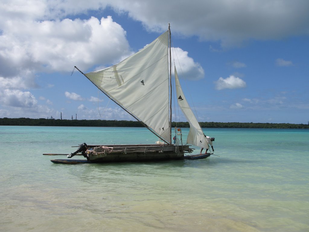 Pirogue dans la baie de Saint-Joseph by JIPE4509