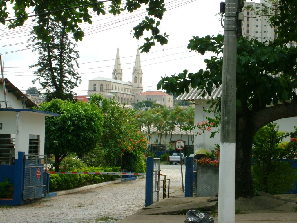 Bairro São Bernardo - Departamento Publico Municipal ao fundo Igreja São José by Alexander Denarelli