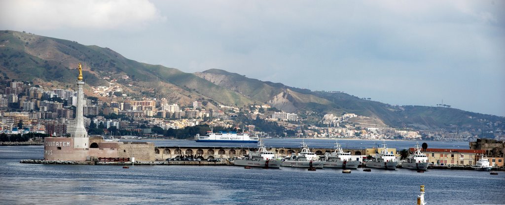 Il porto di Messina. by Nicola e Pina Sicili…