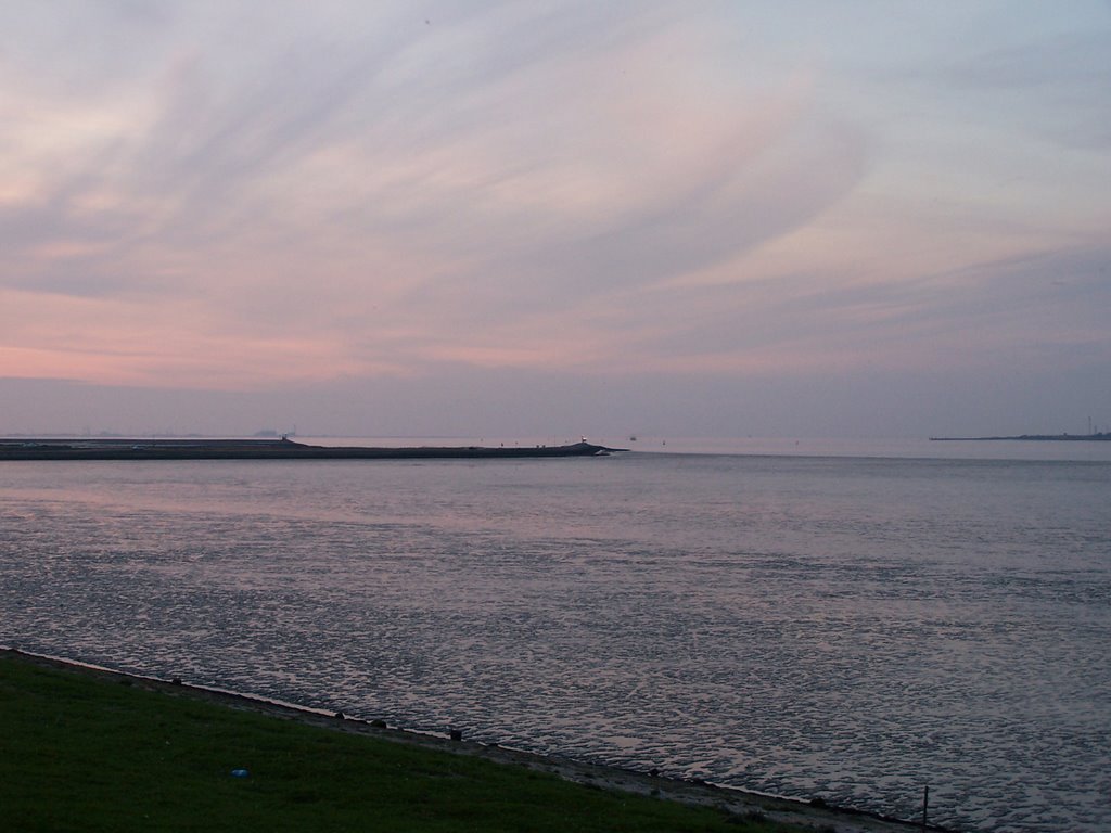 Avond wad uitzicht Termunterzijl richting Delfzijl by Engelien Haverkate