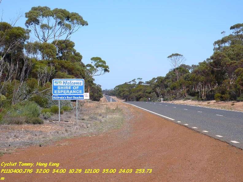 Salmon Gums WA 6445, Australia by Tommy Au