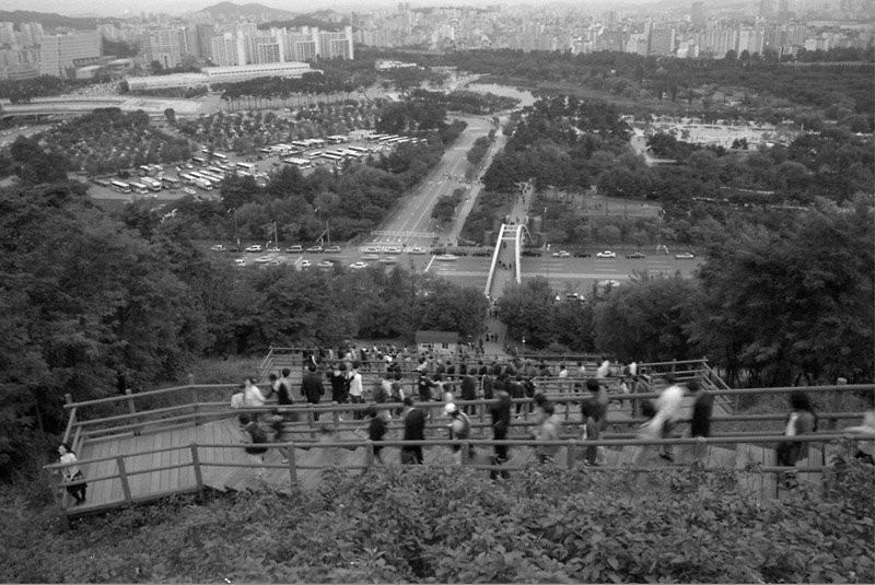 하늘 공원 계단(the stairs of Sky park) by Yunhyok Choi