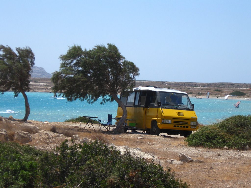 Le Trankiloubus à Karpathos by vpialat