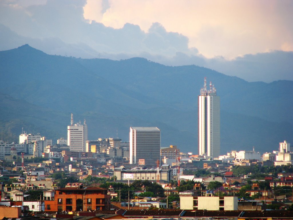 Torre de Cali y centro by Carlos Andres Rivera