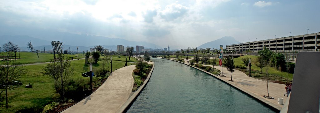 Centro de Monterrey visto desde el paseo by estalino