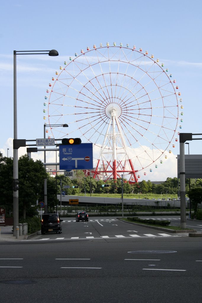 Ferris wheel at Aomi by Naoki Miyoshi