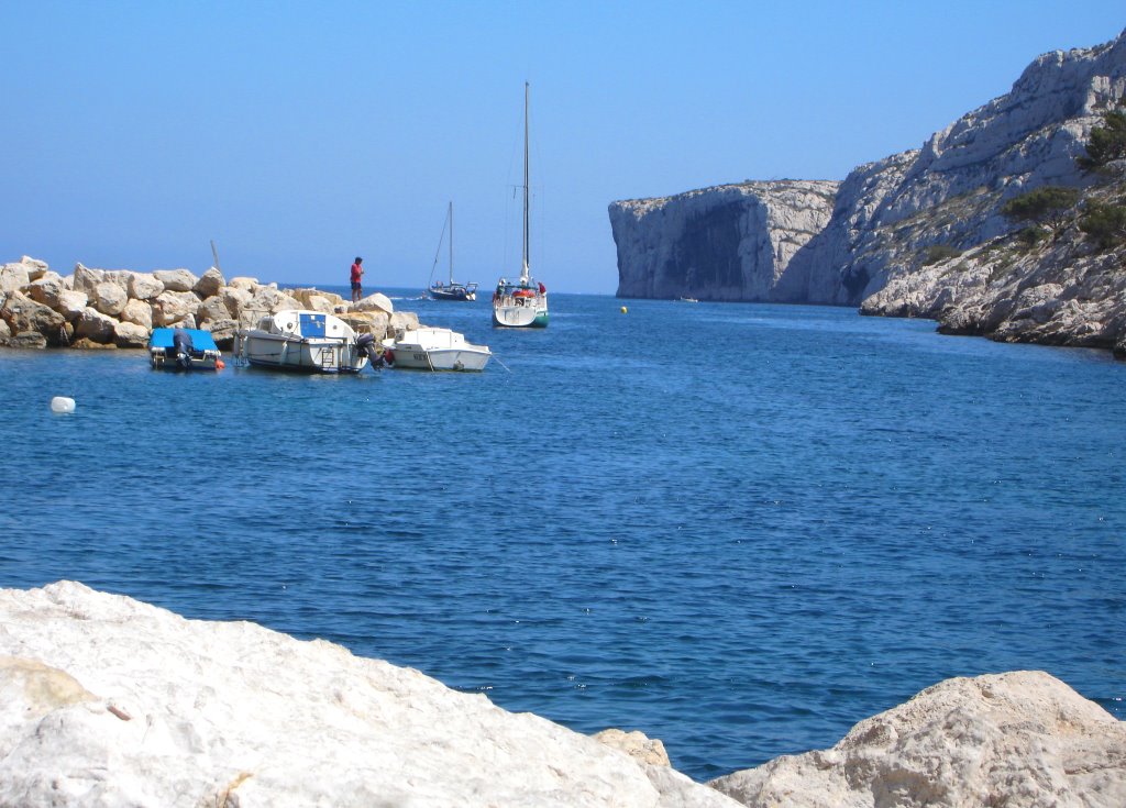 Au loin, le cap Morgiou by Lucien ruth