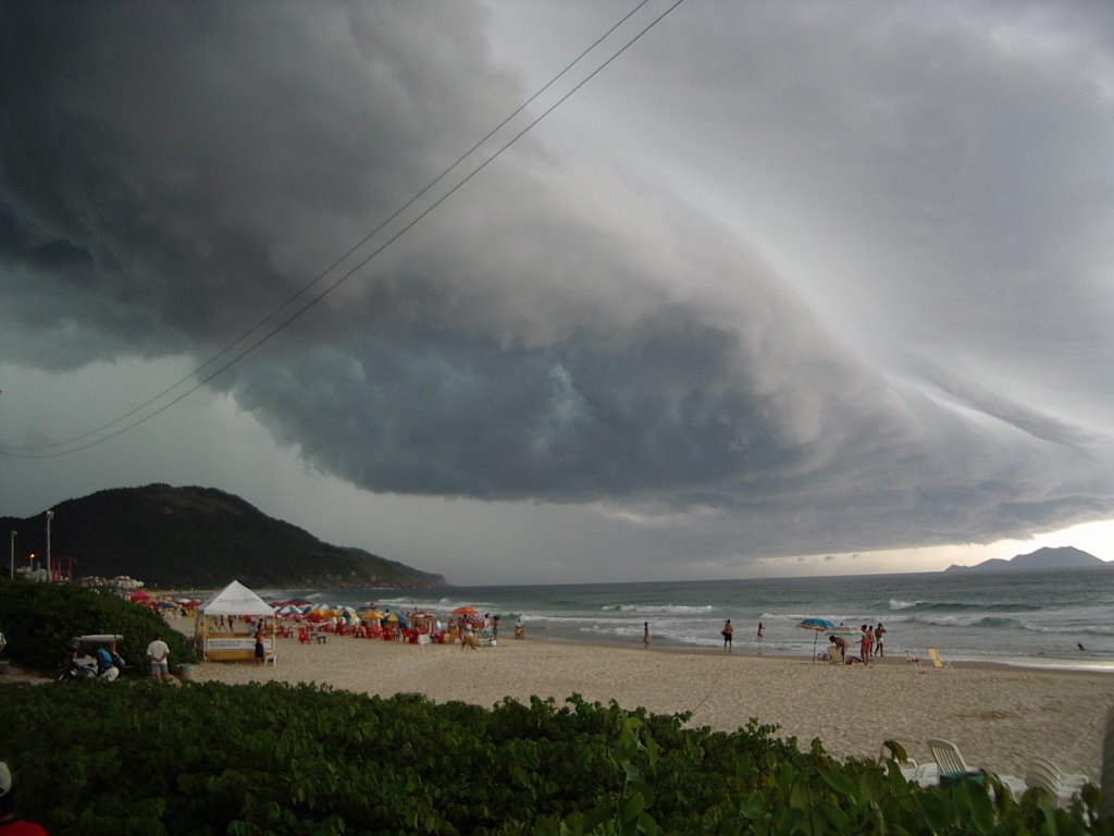 STORM AT PORTO INGLESES HOTEL by RGMINCAL