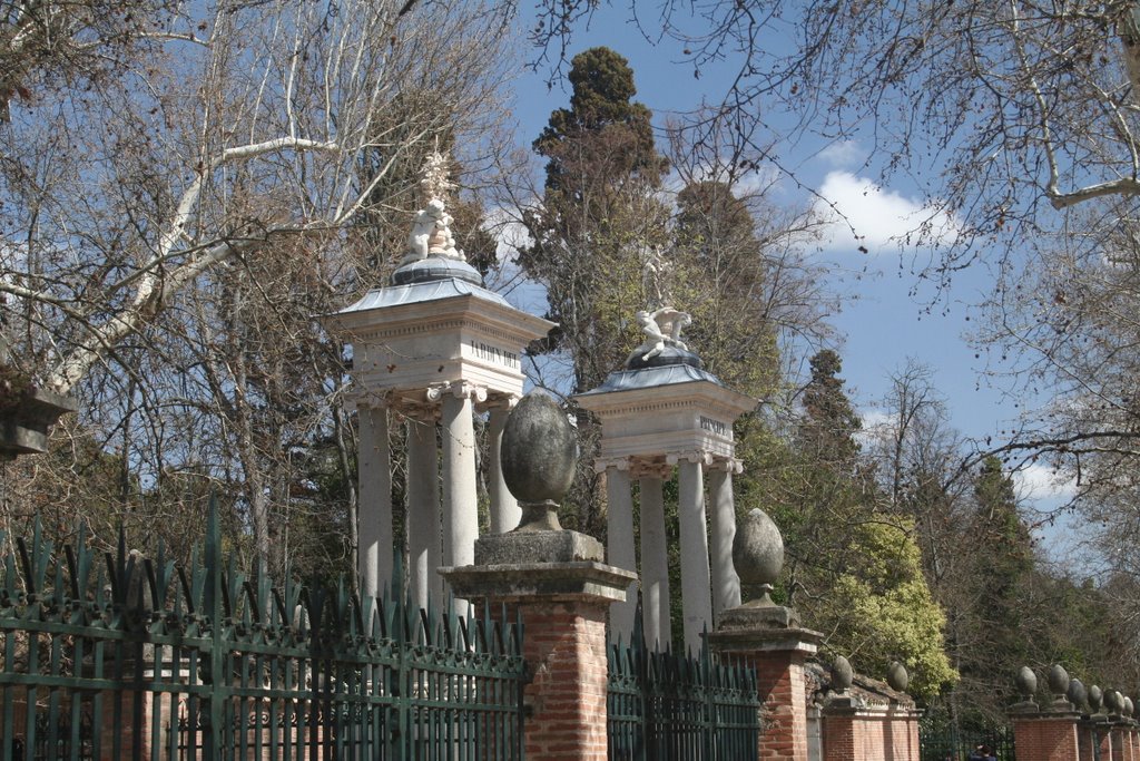 Puerta de los Jardines del Príncipe. by jaimemax