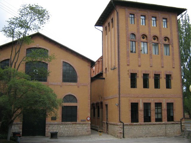 Edificio principal embalse by Alberto Albarracin