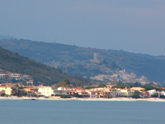 La Caletta e Posada (con la torre) dalla spiaggia by ilnani