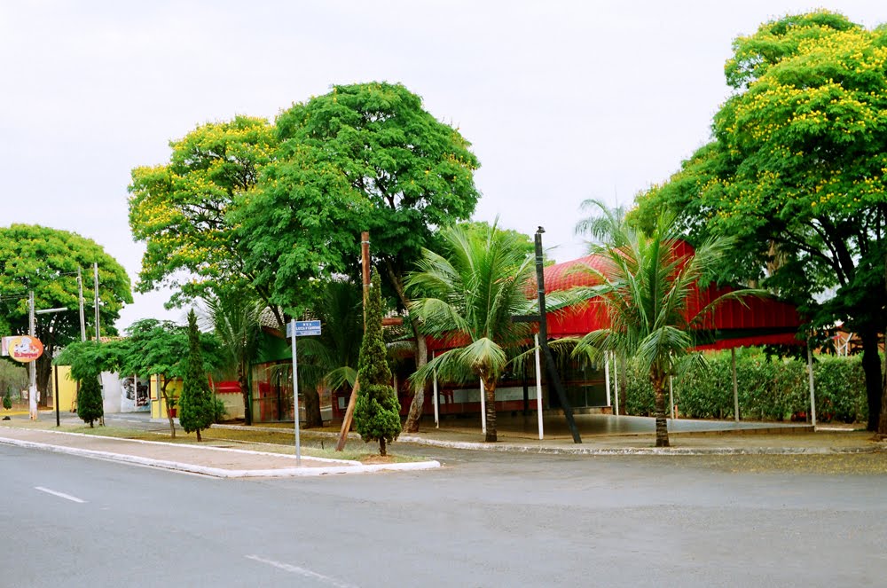 Praça De Alimentação - Entrada De Itápolis by Zekinha