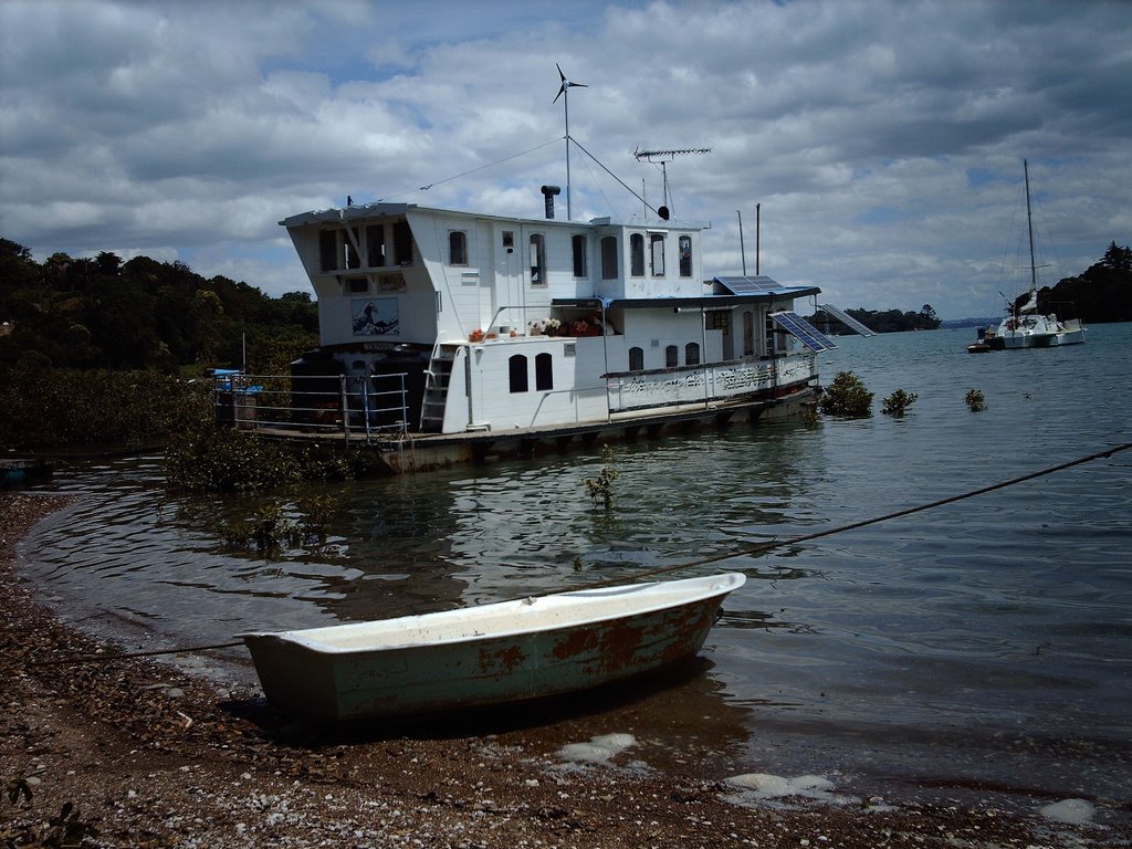 Ostend - Waiheke Island by davidnic