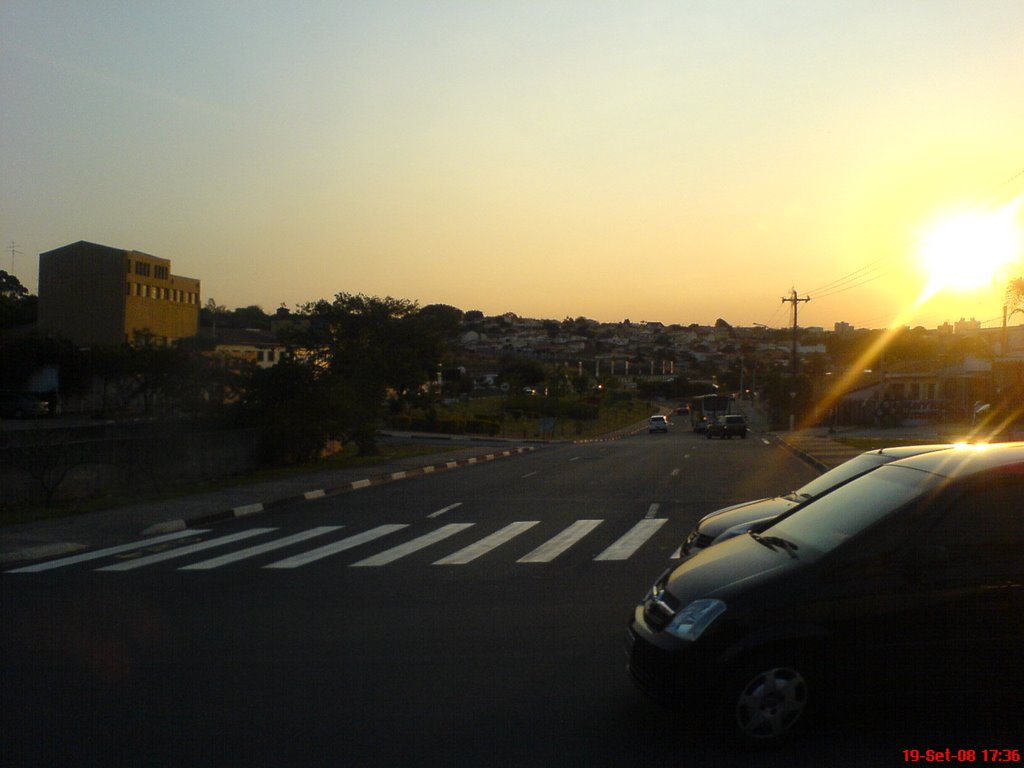 Por do sol sobre a Av Piçarrão by Paulo Humberto