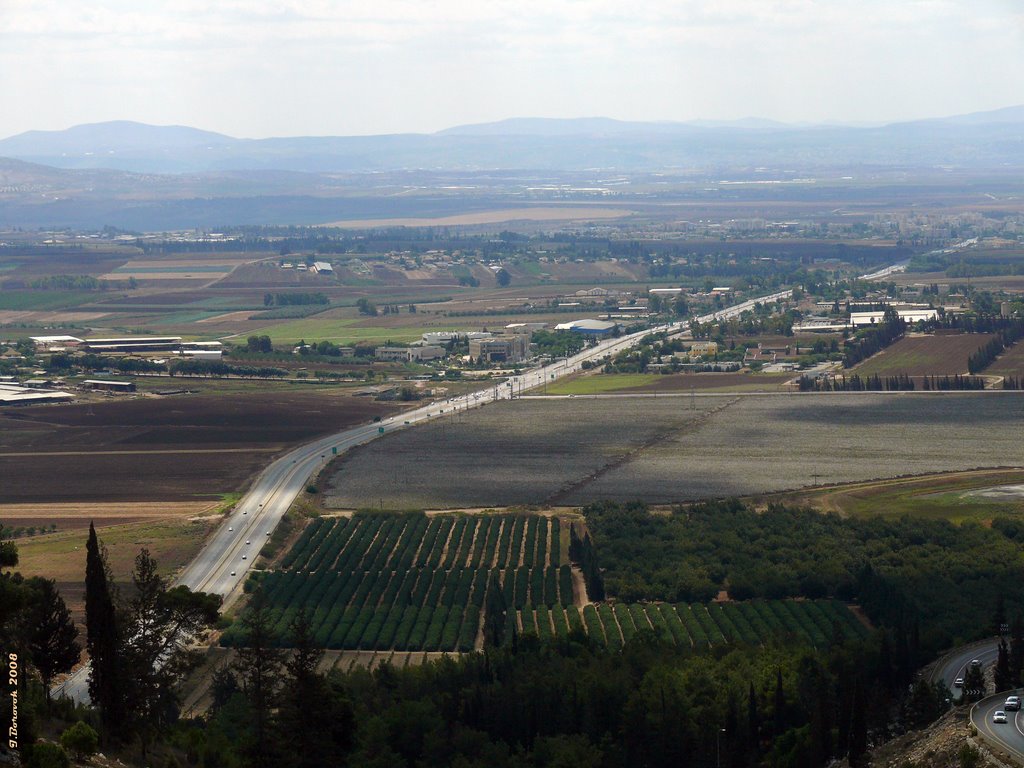 Road 60 (Afula-Nazareth), view from Bir Abu al-Ghosh, near the Mount Precipice (Har Kedumim) by Ilya Borovok