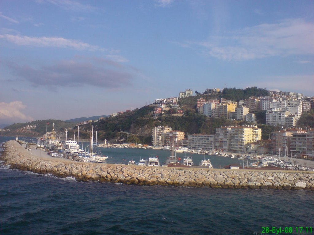 Güzelyalı Port by Canberk Eren