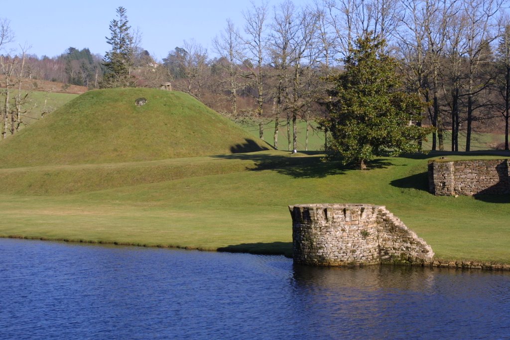 Dournazac : vestiges et motte du château de Montbrun by macrobert