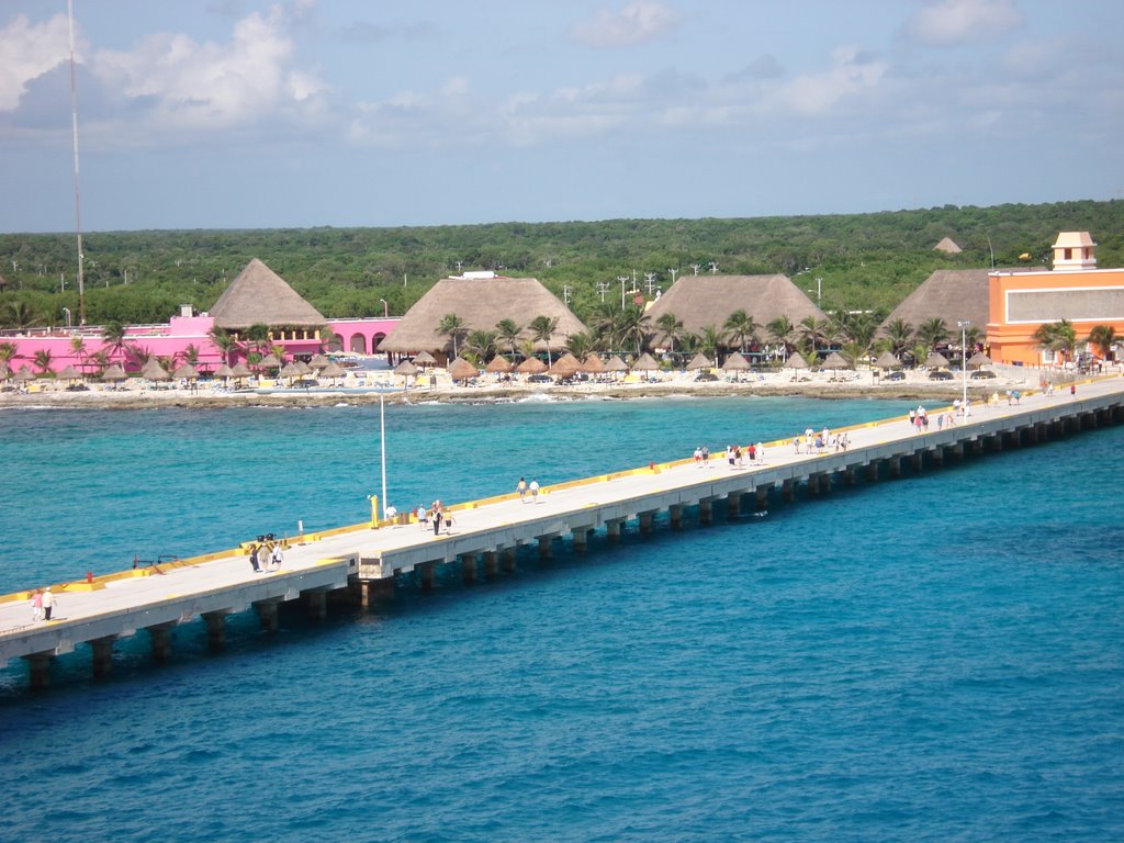 Costa Maya, cruise terminal by Richard Desjardins