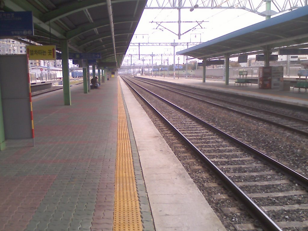 Platform pyungTaek station by Prime Hojok