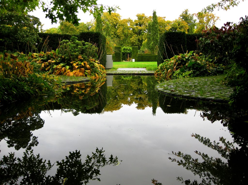 Blick aus dem Mustergarten "Entdeckungsreise" (2008) by Frank :-)