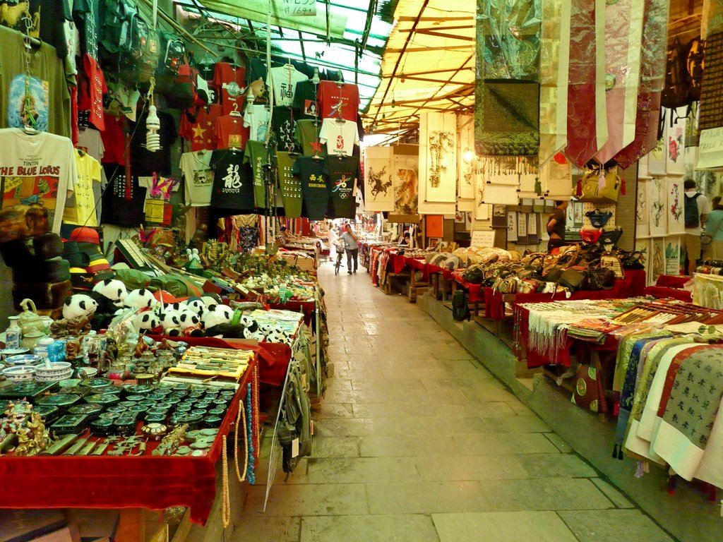 Muslim quarter. Xi'an, China. by Nicola e Pina China